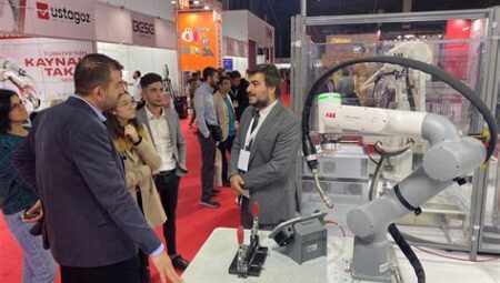 Teknoloji Üzerine: Robotik ve Internet Perspektifi