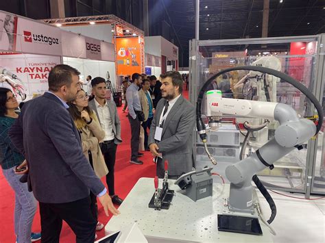 Teknoloji Üzerine: Robotik ve Internet Perspektifi